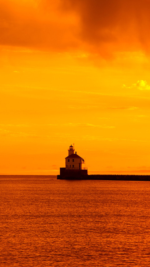 Sunrise At Wisconsin Point Lighthouse screenshot