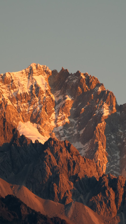 Close-up of Jade Dragon Snow Mountain with sunlight screenshot