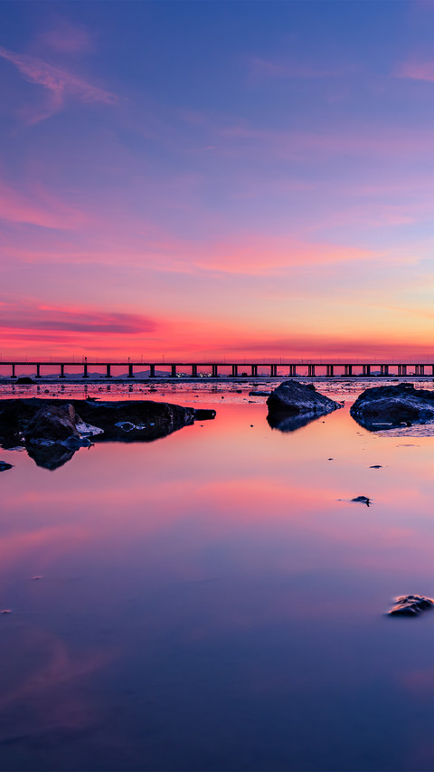 A pinkishpurple sky mirror screenshot