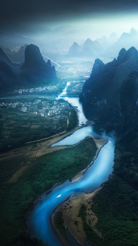 Rare weather in the north and south during the same screenshot