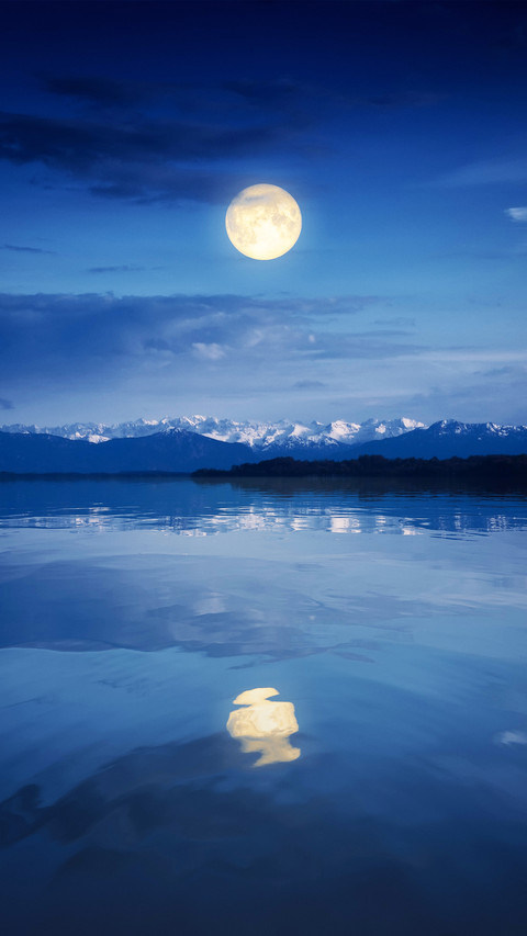 The moon is round screenshot