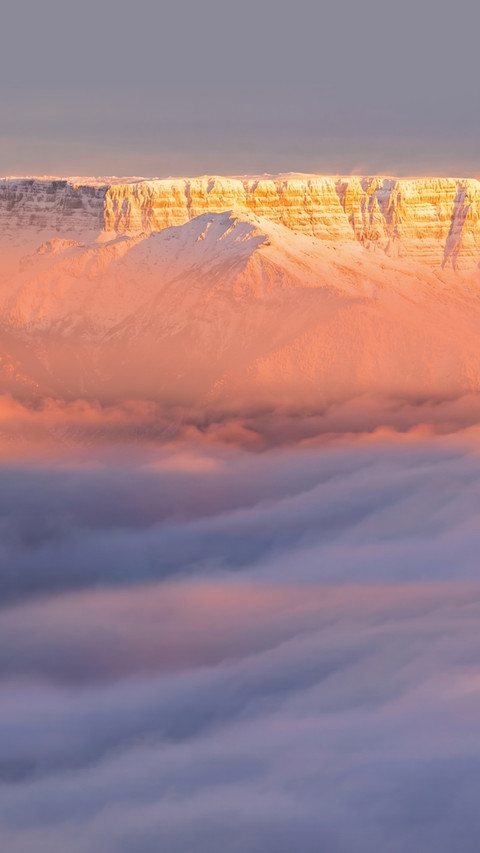 Sunrise over the sea of clouds at the summit of Mount Emei screenshot