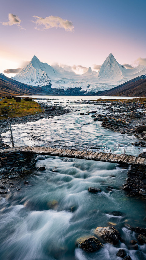 The river at the foot of Mount Sap screenshot