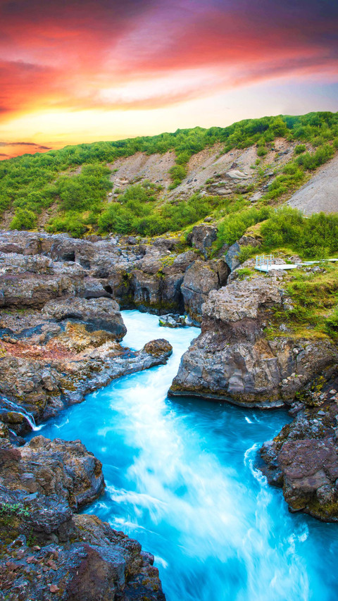 Beautiful mystical landscape screenshot