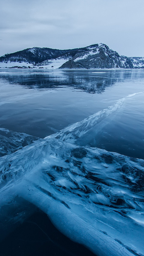 Crossing of cracks in the ice of Lake Baikal screenshot