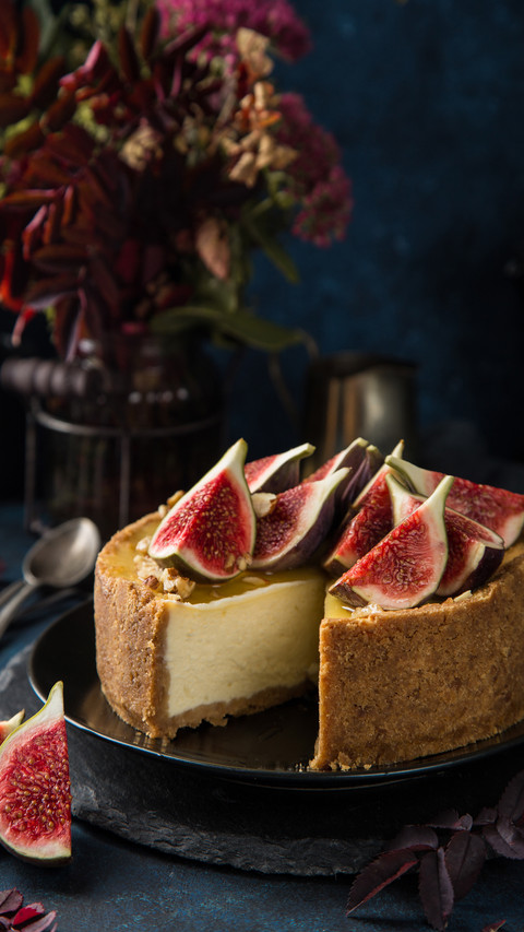 A Plate of Cakes With Figs screenshot