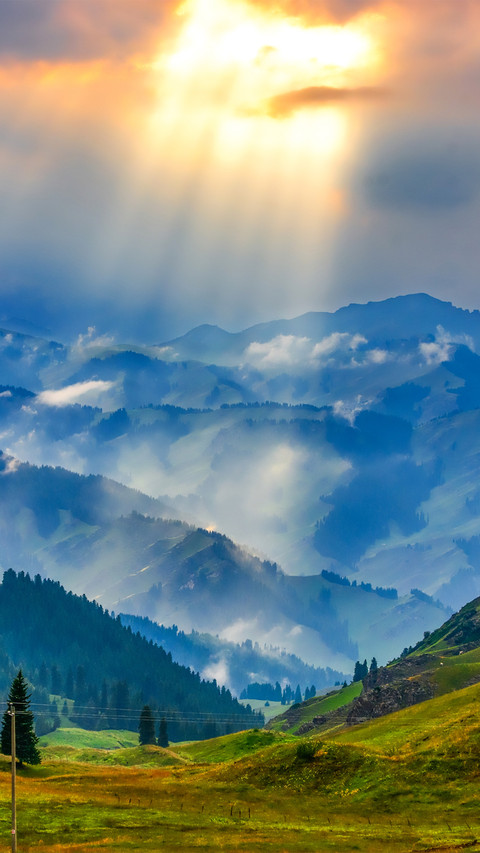 The setting sun shines upon the tianshan mountains screenshot