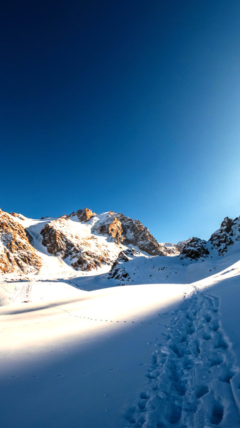 Inspiring Mountains Winter Views in Central Asian Mountains screenshot