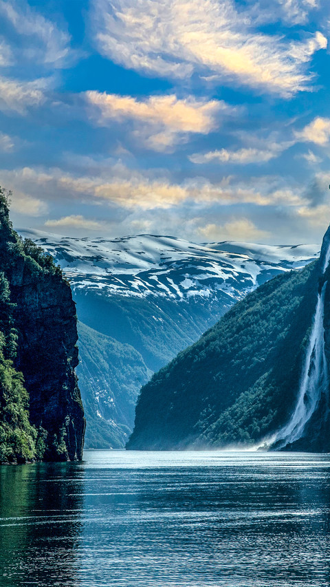 The scenery of nordic fjords screenshot