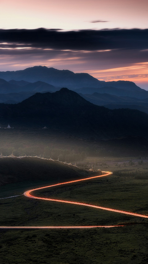Mountains And Roads in The Evening screenshot