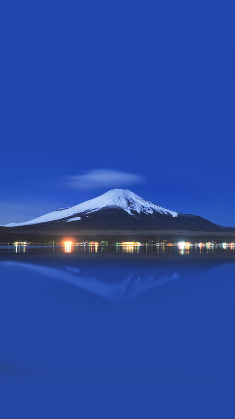 Mount Fuji at night with reflection in the lake in winter screenshot