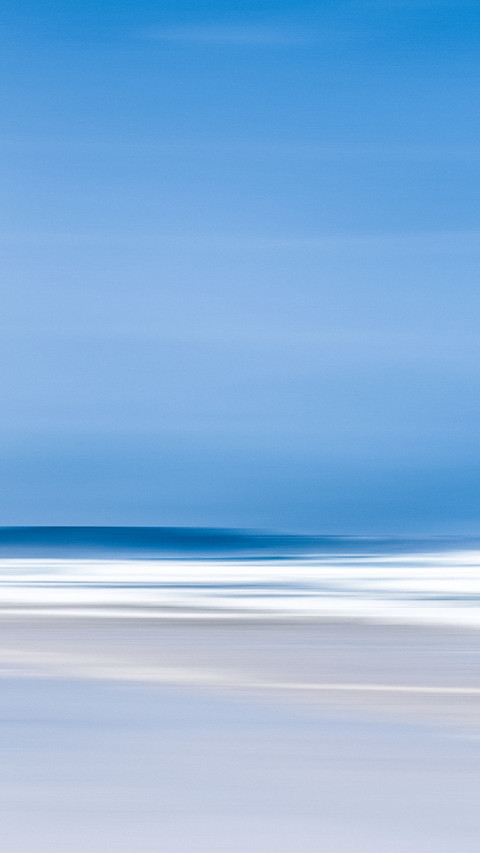 Dreamy ocean coast long exposure screenshot