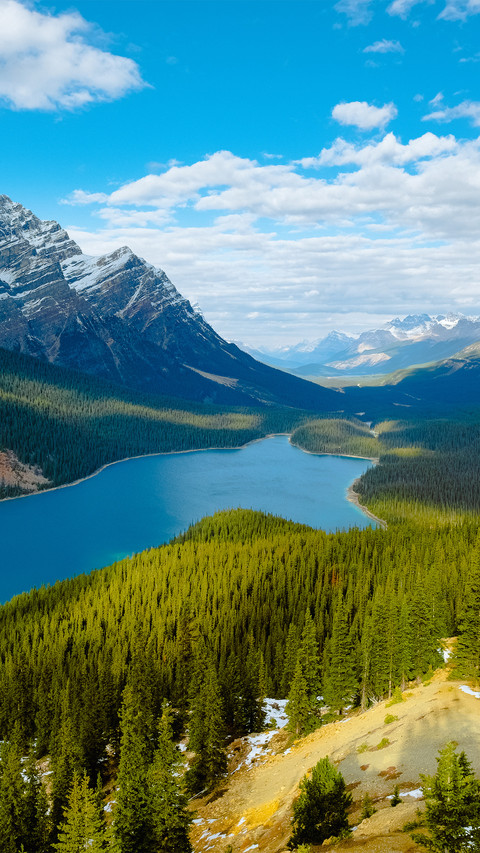 The snowcapped mountain scenery of lake peto screenshot