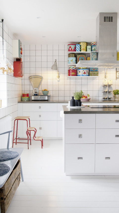Kitchen with small area and large storage 48 screenshot