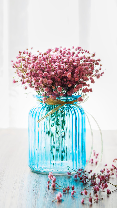 How to arrange flowers in small glass bottles 0 screenshot
