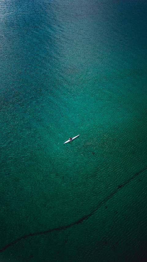 Man padeling in the North of Norway screenshot