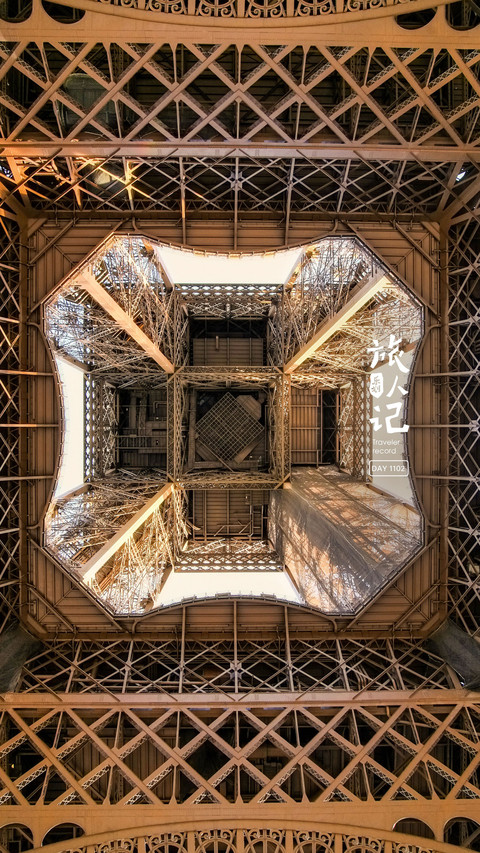 One of the three famous buildings in the west screenshot