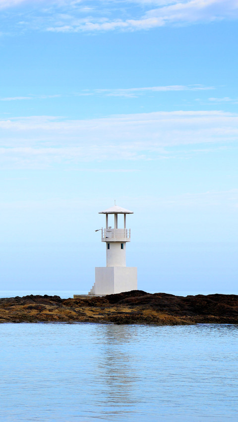 Lighthouse in the morning screenshot