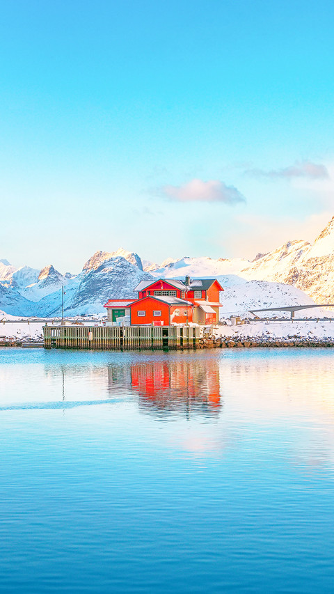 Captivating view of small fishing village Ramberg screenshot