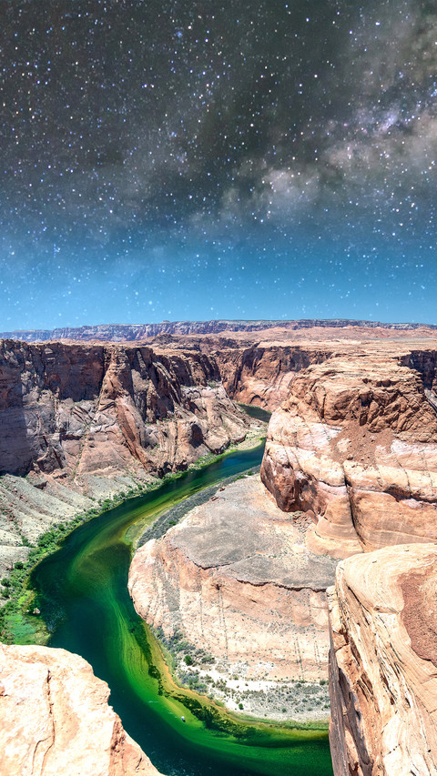 Horseshoe Bend and Colorado River at sunset screenshot