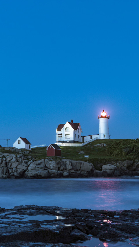 Famous Nubble Lighthouse in Maine screenshot