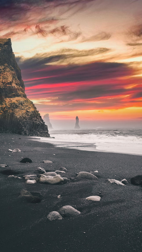 The red clouds on icelands black sand beach 2 screenshot