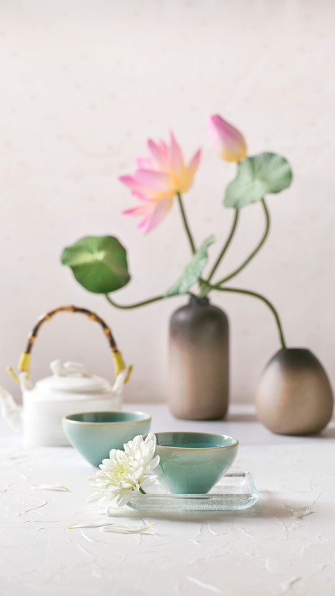 Traditional Chinese tea on white table top background screenshot