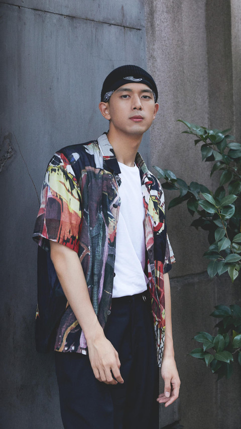 李现化身“街头靓仔” screenshot