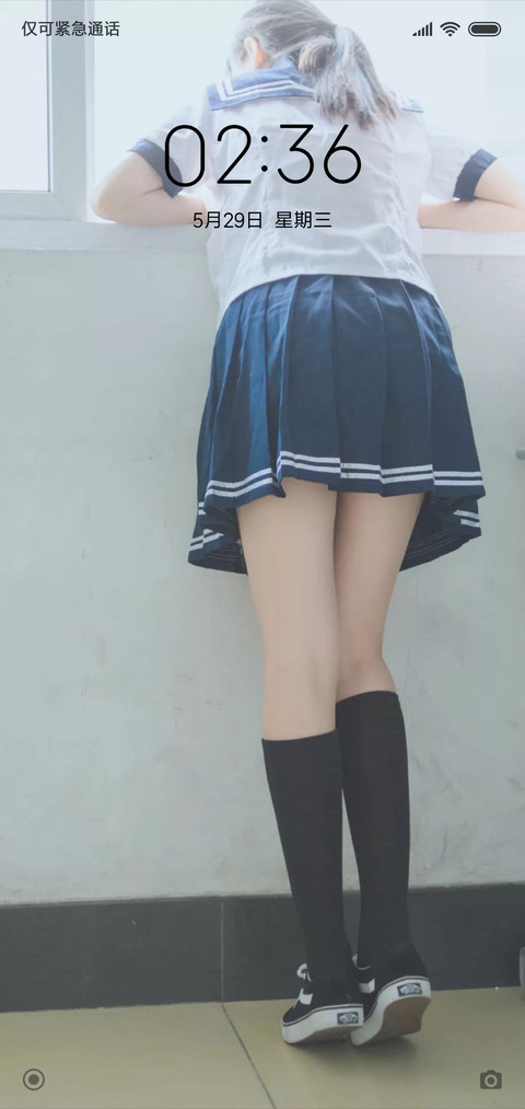 女生背影 screenshot