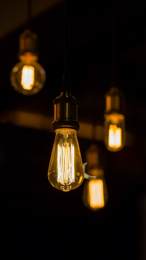 Old vintage light bulb screenshot