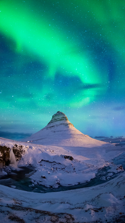 You must go to iceland to see the aurora right screenshot