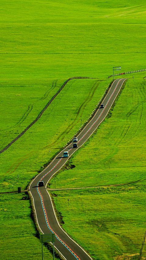 A thousand miles of green fields in the scroll 2 screenshot