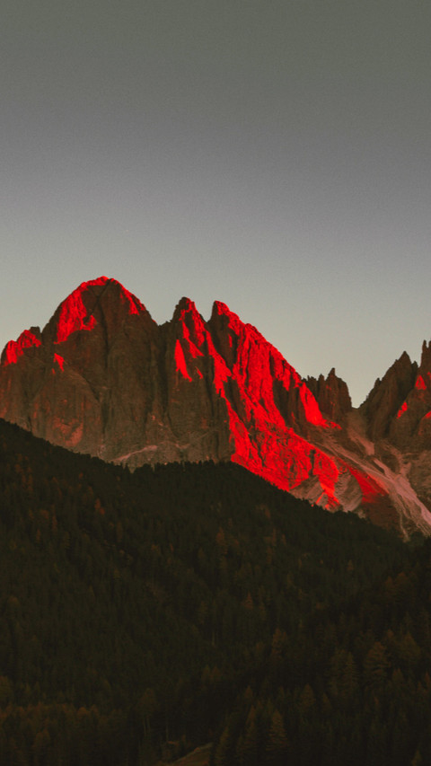 Alps Peak Light and Shadow Drama screenshot