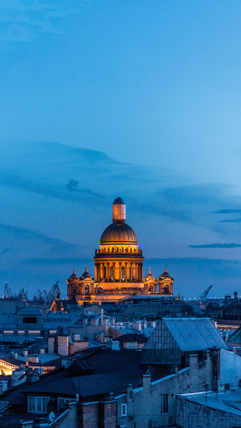 Saint-Petersburg rooftop cityscape screenshot