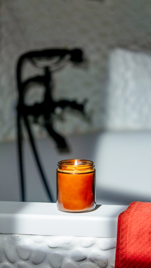 Virew on Orange candle in bathroom screenshot