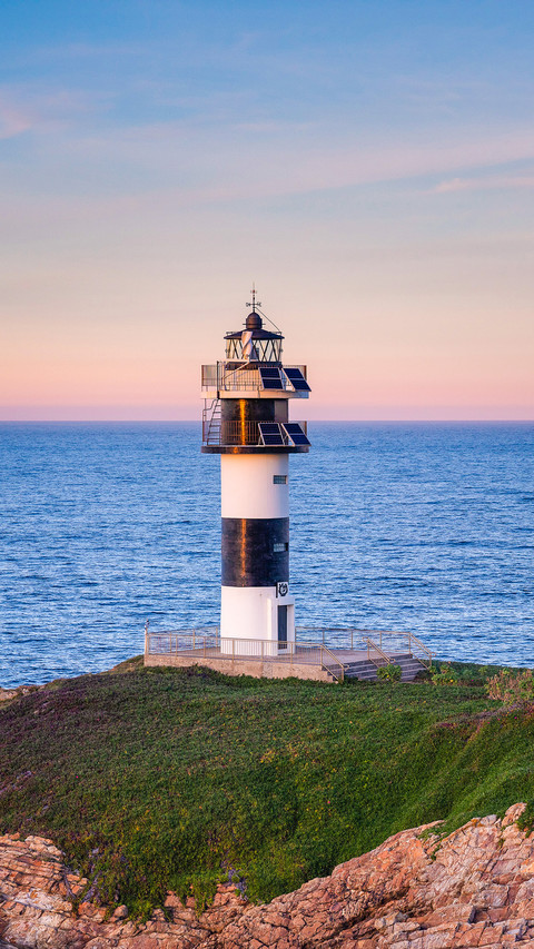 Modern tower of Illa Pancha Lighthouse screenshot