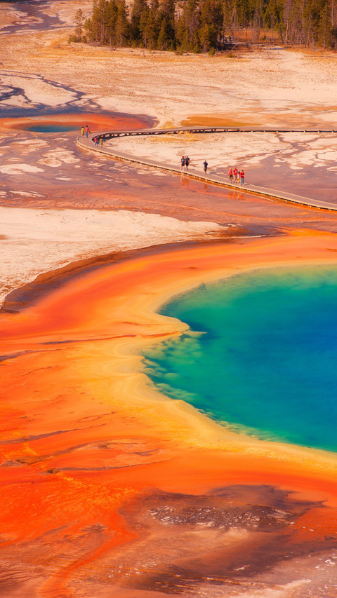 Grand Prismatic Spring in Yellowstone National Park screenshot