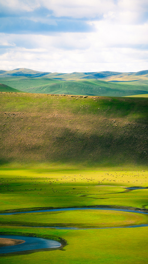 A thousand miles of green fields in the scroll 2 screenshot