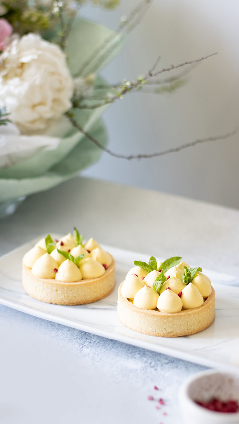 Homemade individual tarts with mango and raspberry screenshot