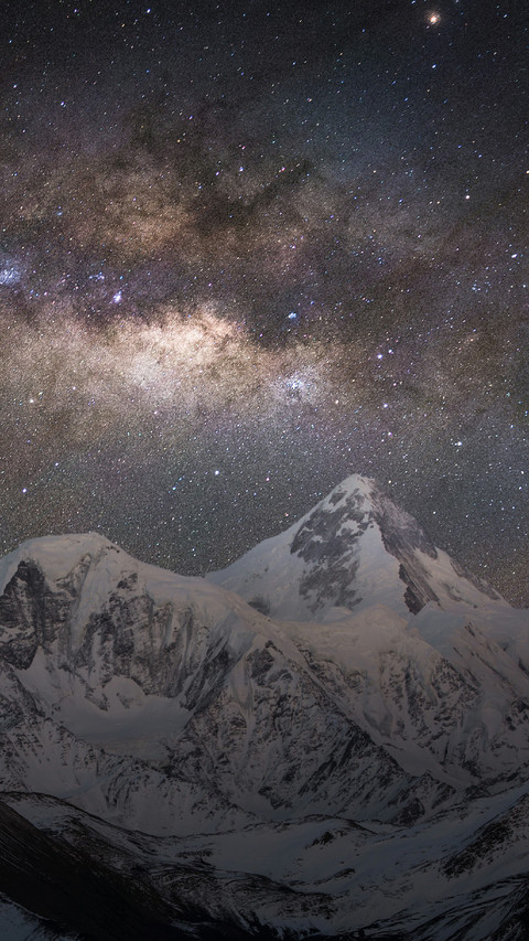 Beautiful Starry Sky And White Snow Mountains screenshot