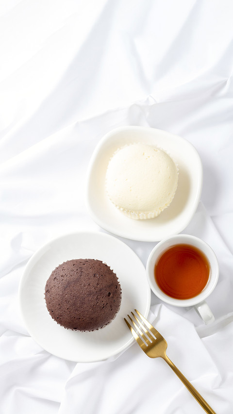 Steamed Cake with White Background screenshot