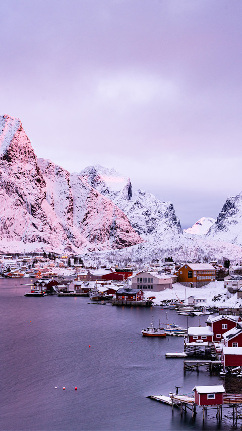 A fairytale fishing village in the arctic circle screenshot