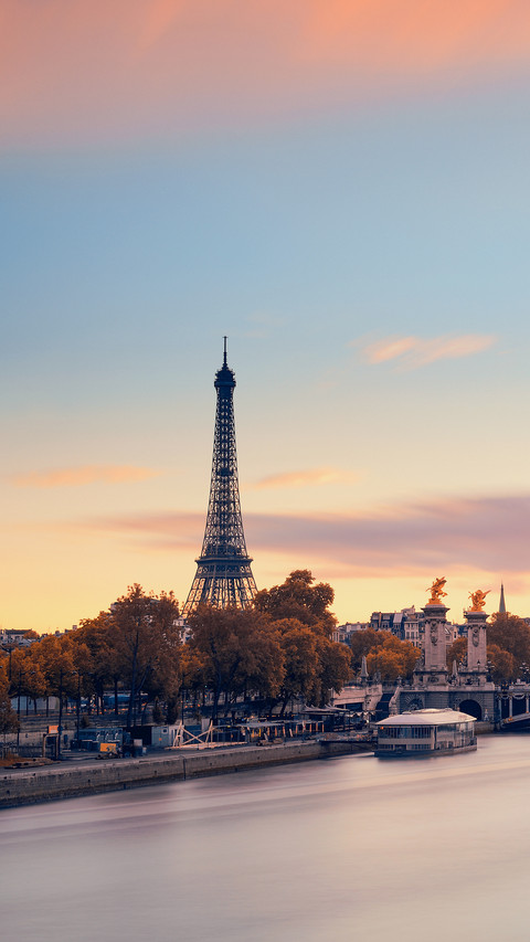 Seine in Paris with Eiffel Tower and Alexandre III Bridge screenshot