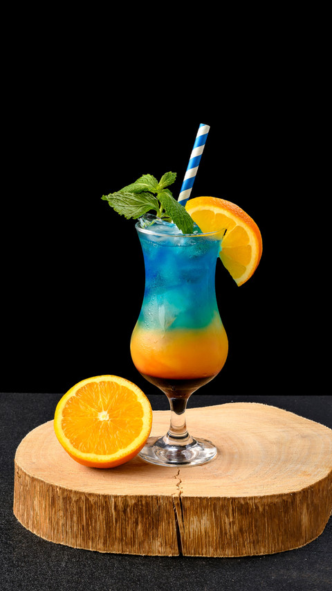 Fresh Orange Accent, Elevating Cocktail Presentation screenshot