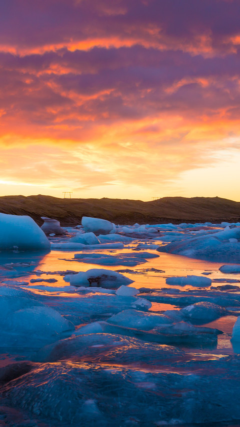 Ice light reflects on the lake surface. screenshot