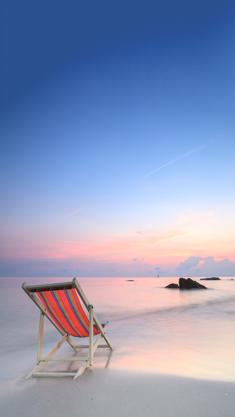 Sunbed on Sunrise of the Ocean, Thailand screenshot