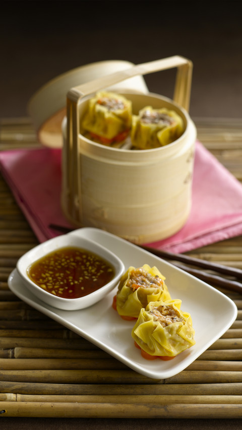Sui mai chinese steamed pork dumplings served on plate screenshot