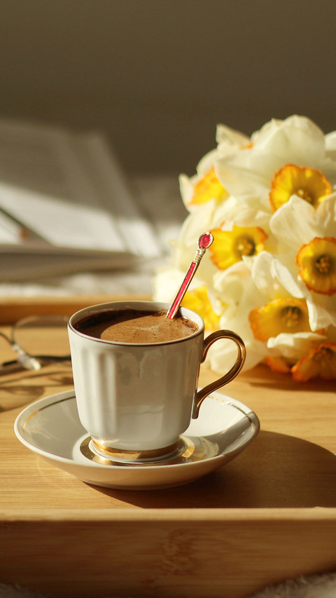 Fresh coffee in the bed. Good morning concept screenshot