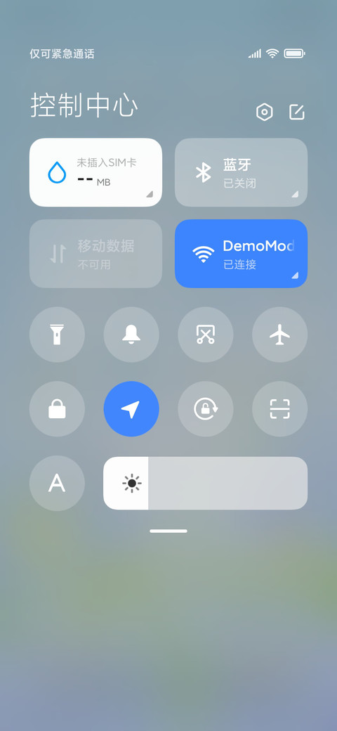 蔚蓝云下的猫 screenshot