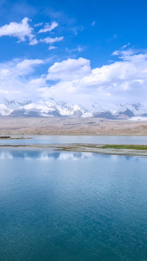 The gonggeer peak snow mountain in the kunlun mountains screenshot